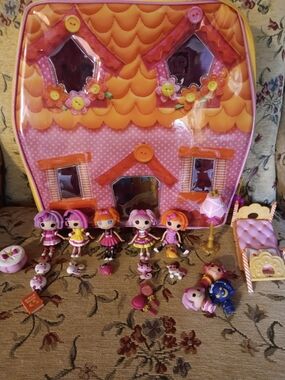 Lalaloopsy Suitcase Doll House With 5 Mini Dolls And A Few Accessories
